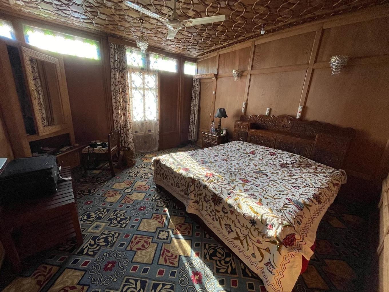 Отель Mossess Group Of Houseboats Сринагар Экстерьер фото