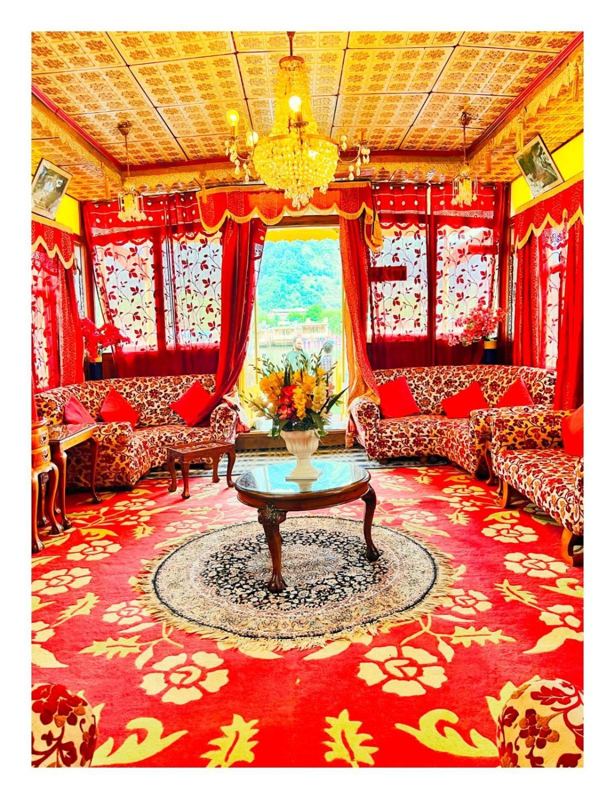 Отель Mossess Group Of Houseboats Сринагар Экстерьер фото